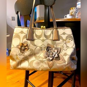 Unique Coach Hand Bag